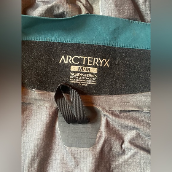 Arcteryx women’s gore tex jacket - Picture 5 of 8